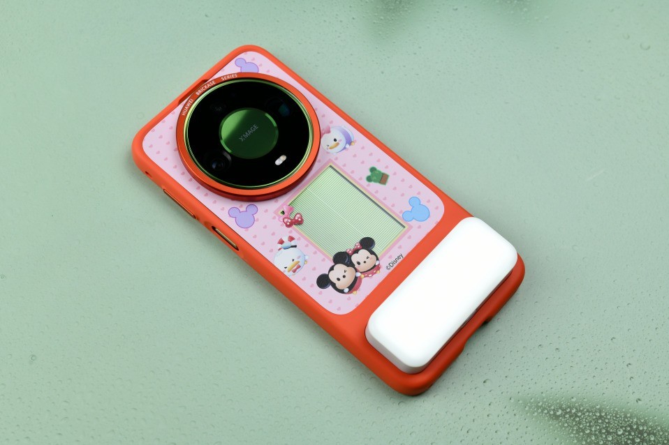华为 Mate 90 Pro Max 典藏版上手：翡冷翠很抢眼，“积木壳”也有新玩法