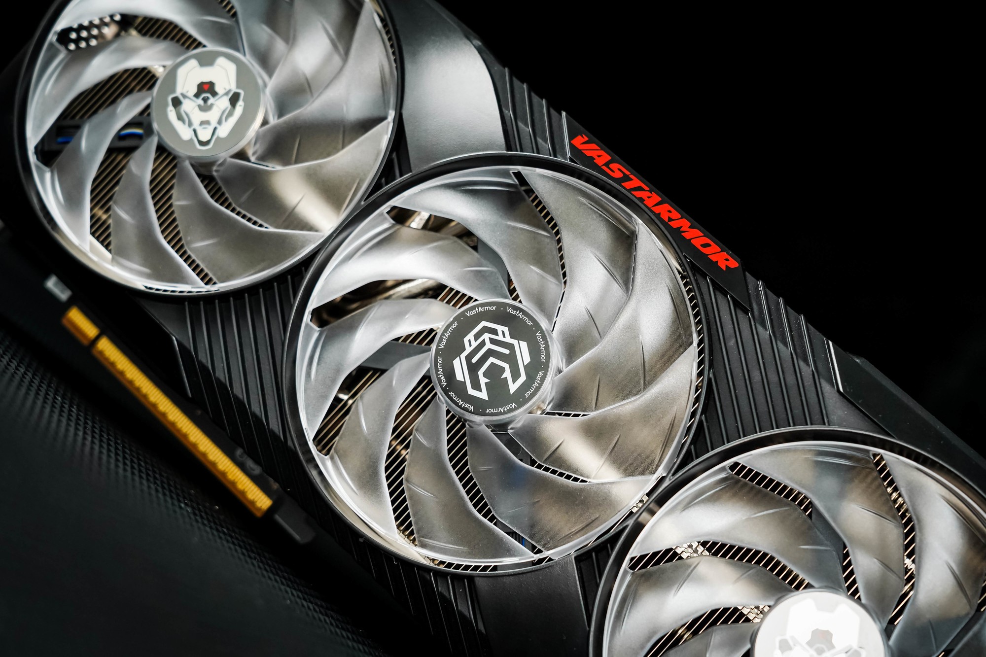 瀚铠RX 9070 XT 超合金Pro 《黑神话》FSR 4测试：史诗级提升