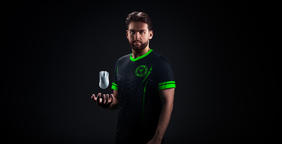 ܱ RAZERV4רҵ