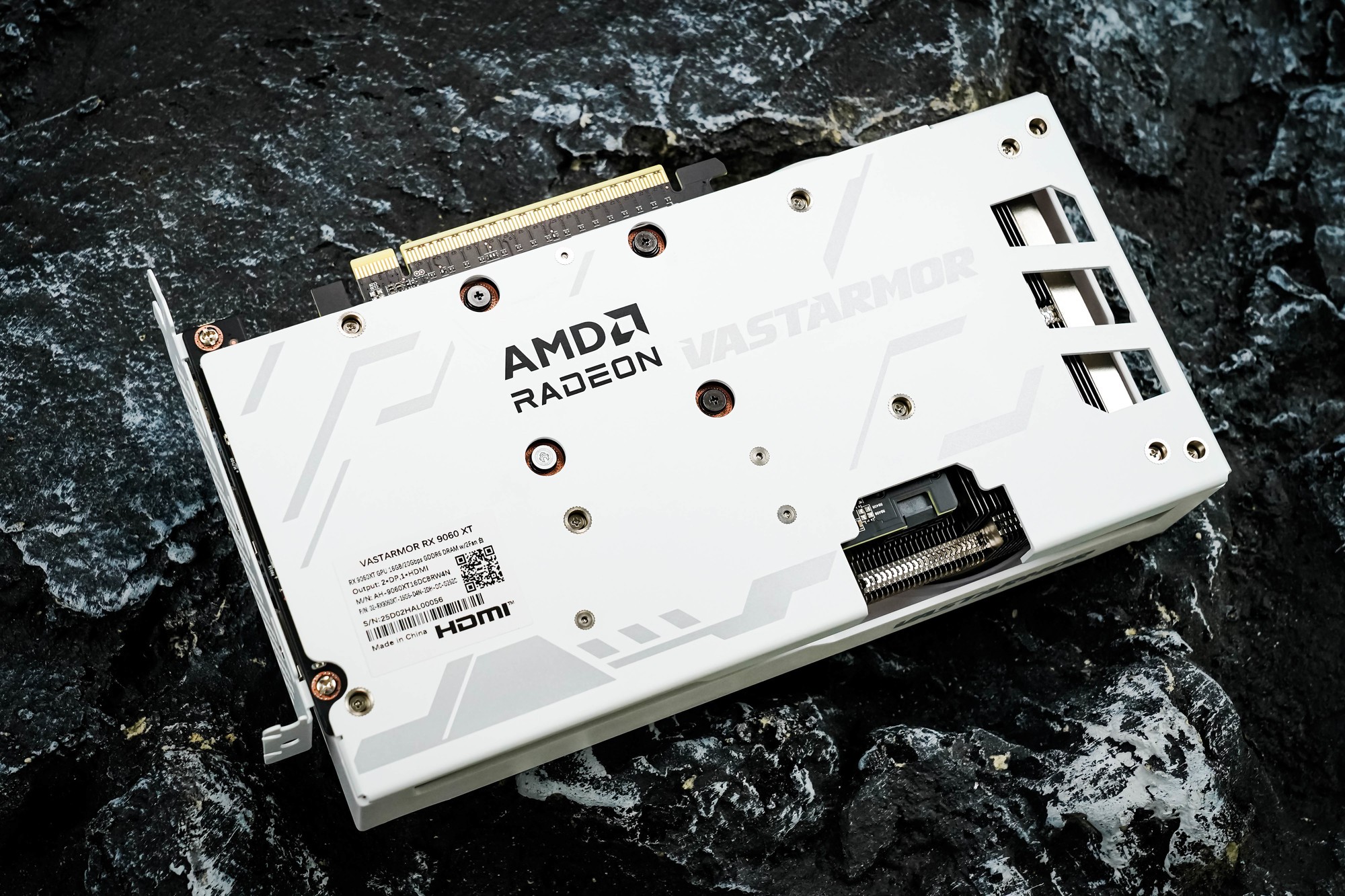 2500元价位甜品卡，首选瀚铠RX 9060 XT 8GB OC 白色合金