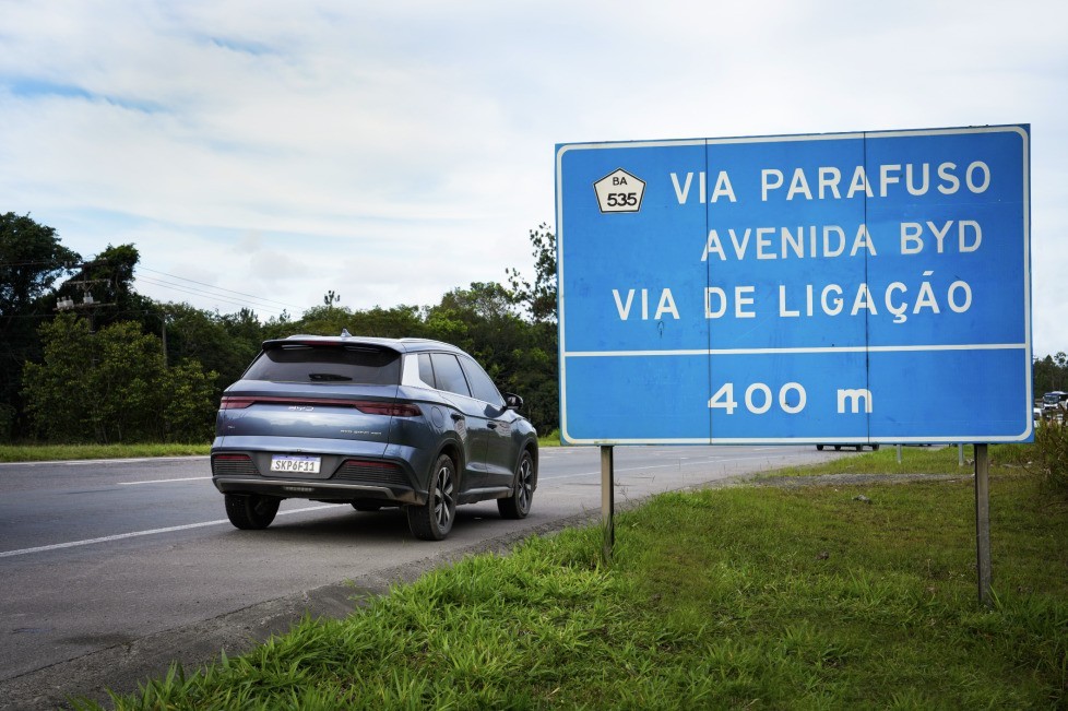 比亚迪第1400万辆新能源车在巴西工厂下线,巴西总统卢拉成为车主