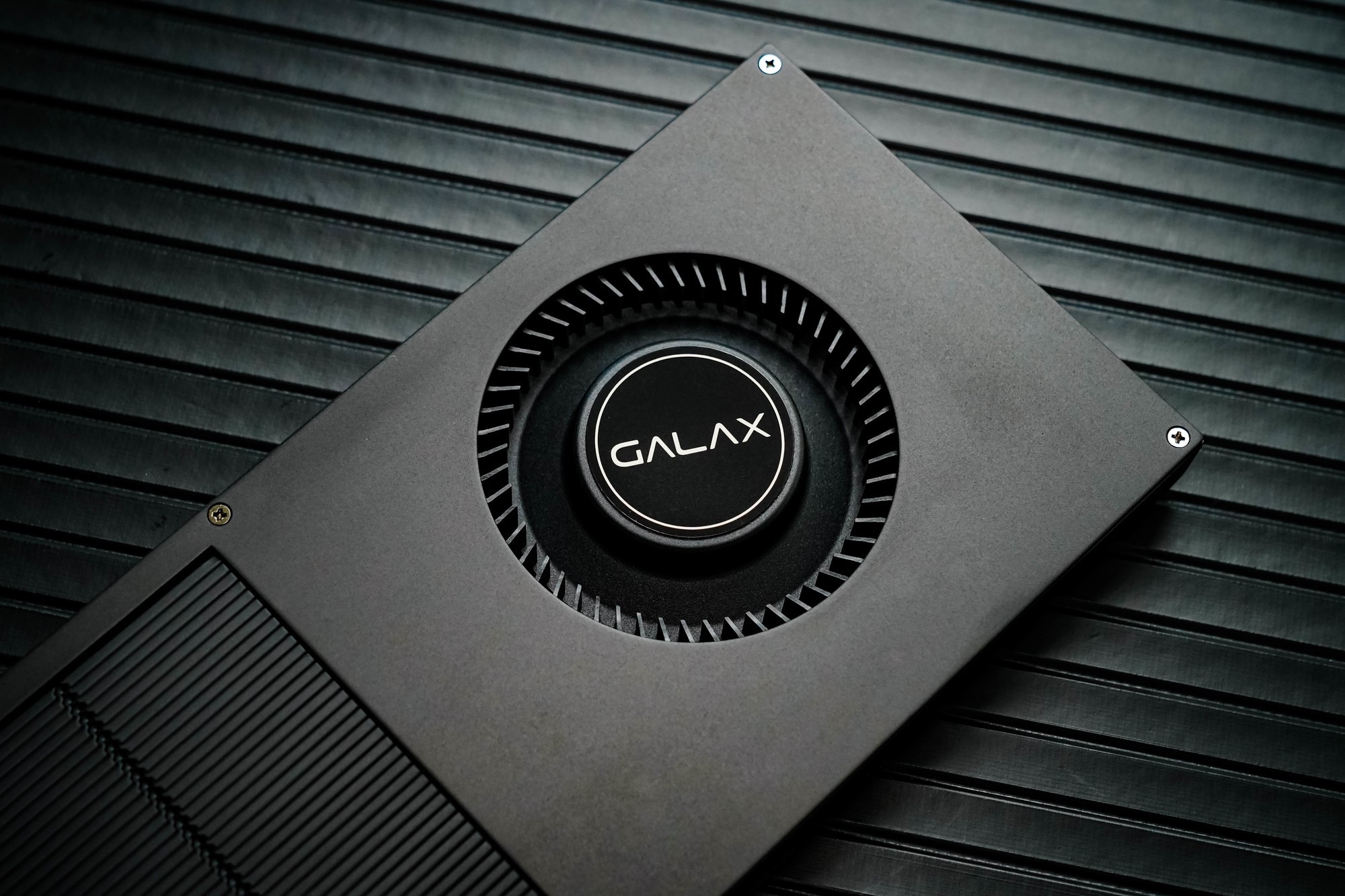 ӰGeForce RTX 5060 Ti ˫MAXԿ 20mm ɶ칤