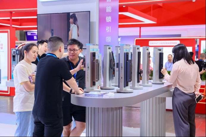 AI智能锁迎拐点 引领者缘何“花落”萤石?