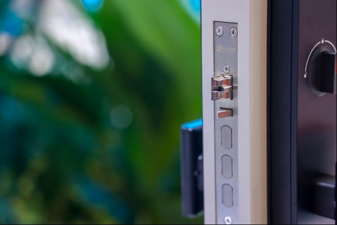 AI智能锁迎拐点 引领者缘何“花落”萤石?