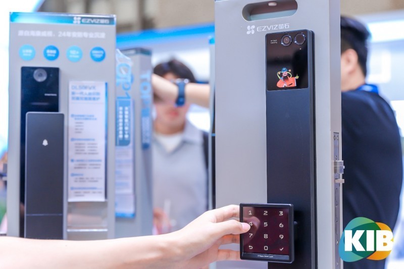 萤石携新品Y5000FVXUltra亮相国际五金展,权威认证彰显AI智能锁引领地位