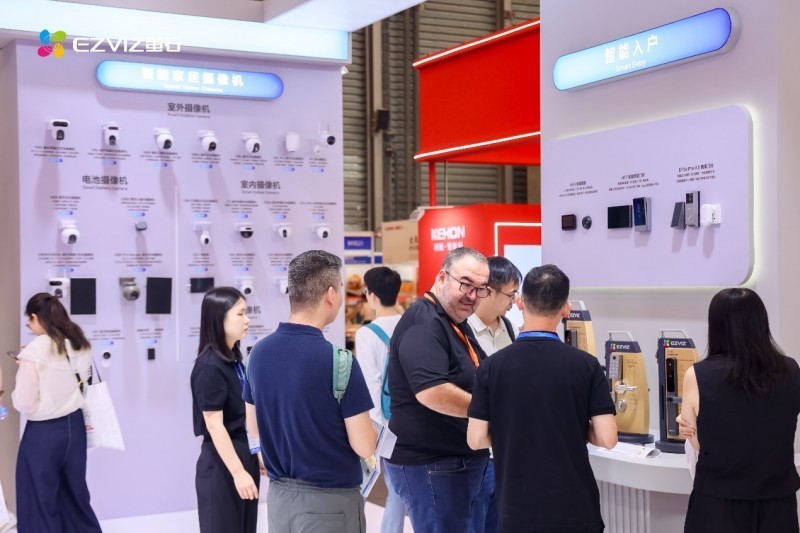 萤石携新品Y5000FVXUltra亮相国际五金展,权威认证彰显AI智能锁引领地位