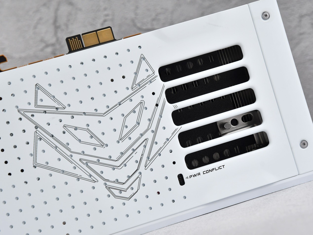 ����ʯNiTRO+��������RX 9070 XT 16G D6 Phantomlink PE���� ��ֵ���ܳ�Ⱥ