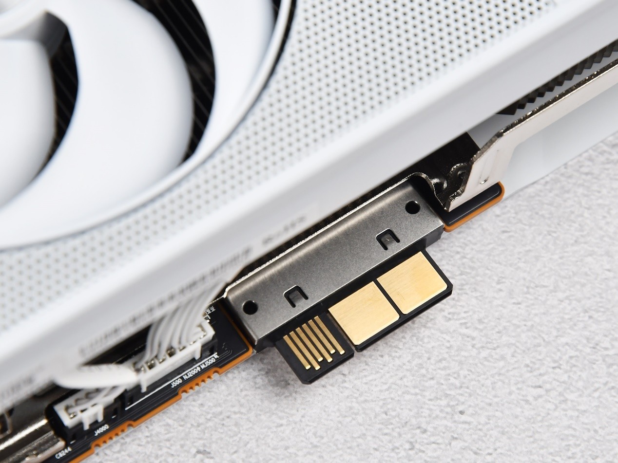 ����ʯNiTRO+��������RX 9070 XT 16G D6 Phantomlink PE���� ��ֵ���ܳ�Ⱥ