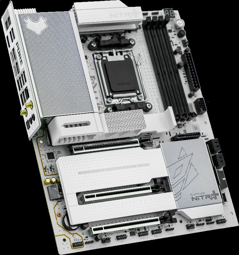 ����ʯNITRO+���������ر������ɫ��X870E�콢�������£����±��弼��