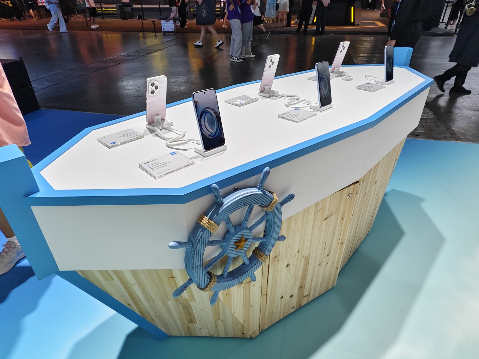 荣耀GT Pro亮相2025ChinaJoy,以硬核性能和持久续航赢得玩家认可