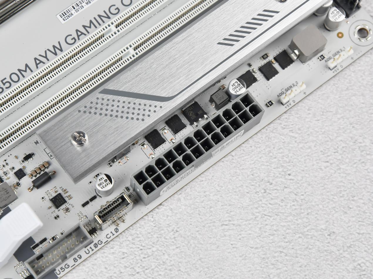 华硕B850M AYW GAMING OC WIFI 7主板评测:千元价格内存超频性能同级罕有