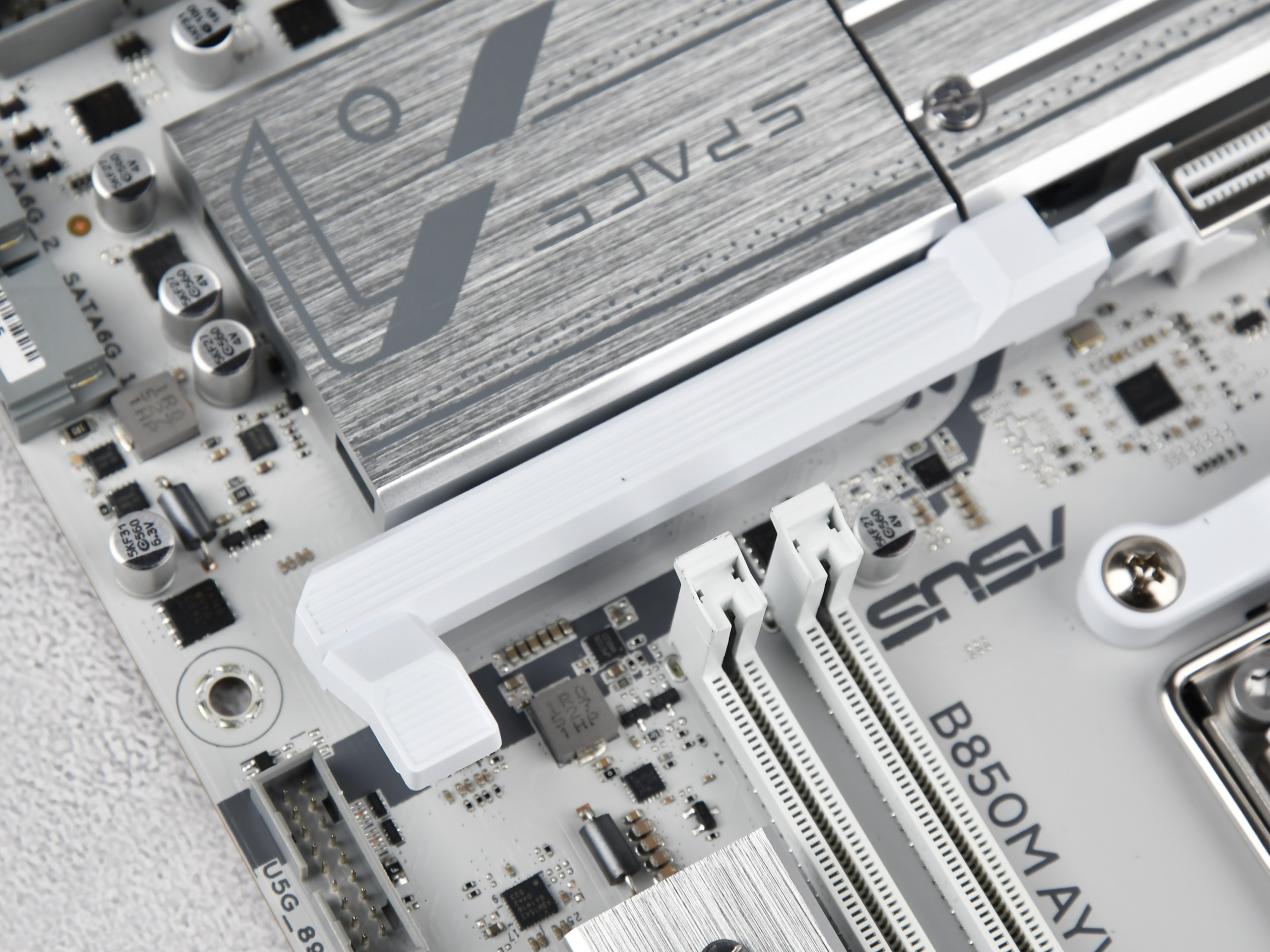 华硕B850M AYW GAMING OC WIFI 7主板评测:千元价格内存超频性能同级罕有