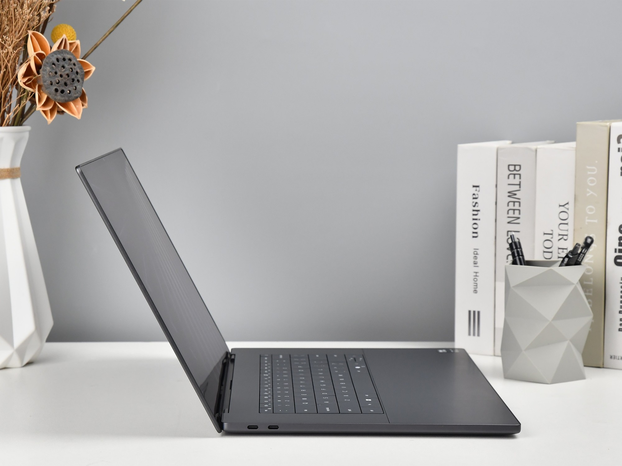 16Ӣ���Ƚ�14.62mm�������������XPS 16