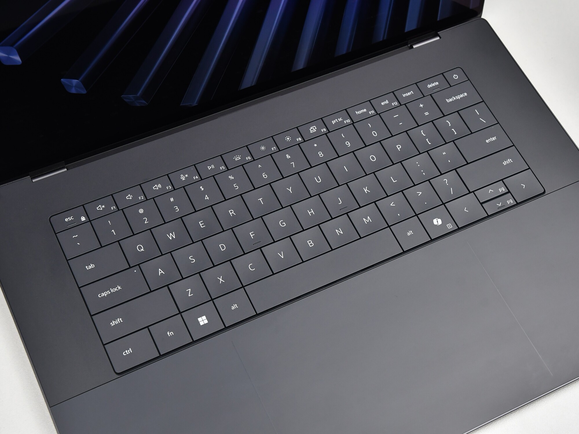 16Ӣ���Ƚ�14.62mm�������������XPS 16