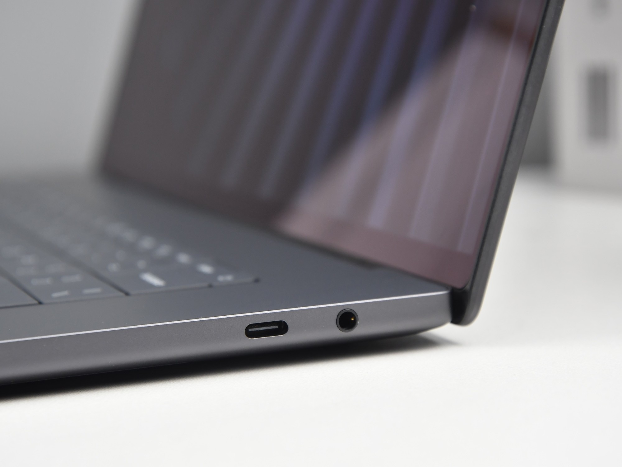 16Ӣ���Ƚ�14.62mm�������������XPS 16