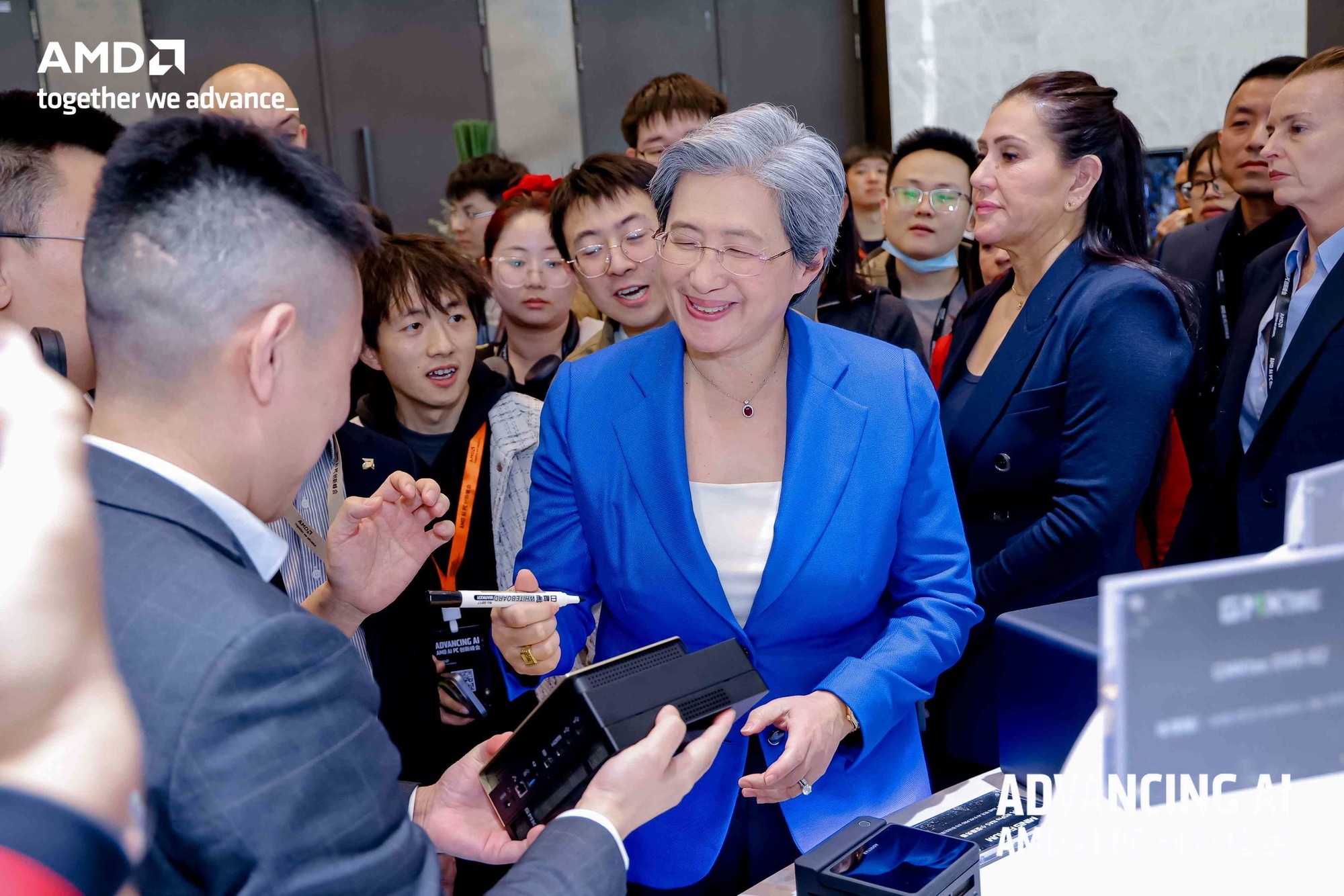 极摩客携手AMD，共邀桌面AI超算合作伙伴，打通AI赋能最后一公里