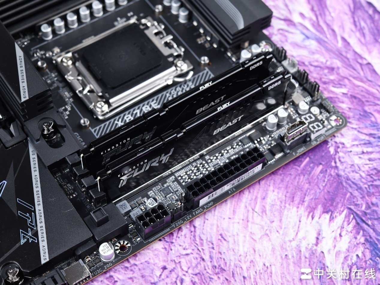 技嘉X870E X3D电竞雕+金士顿D5内存超频实测 猛冲CL28时序