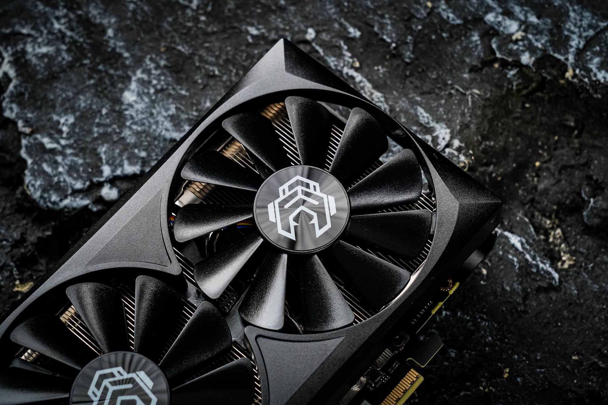 ���RX 9060 XT 16GB �Ͻ�V2�Կ����� 3000Ԫ��2K��