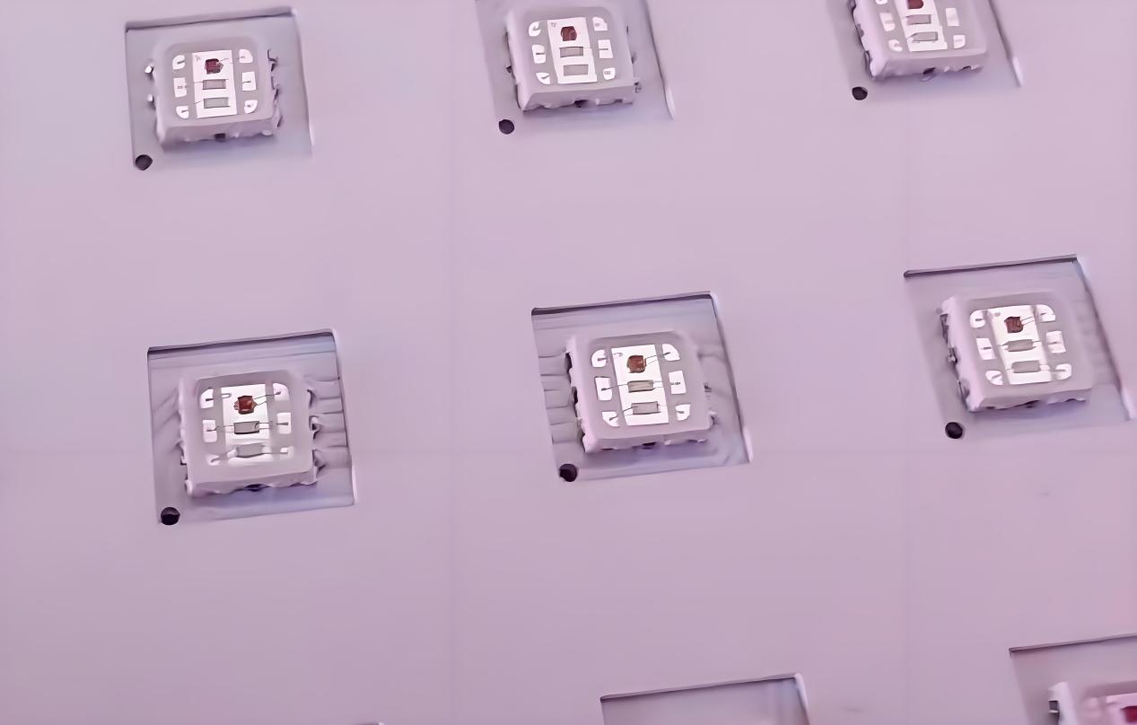 海信U7S Pro超前瞻:RGB-Mini LED成高端电视新方向,3万买100寸今年最值?