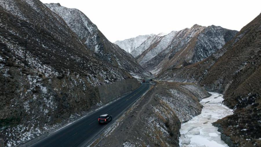 ɽ��Ϊ֤���������ᣬ��ΪǬ������������S9�״������й�˳���չ�