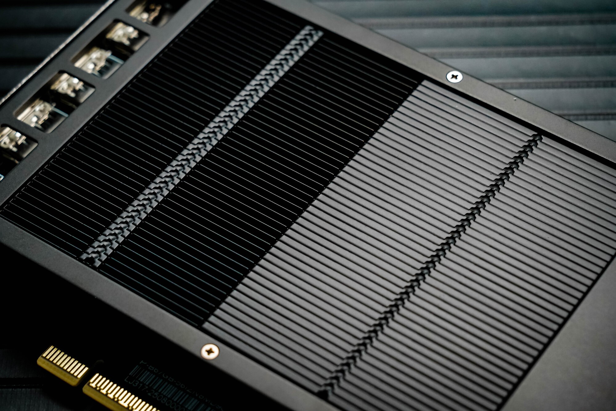 ӰGeForce RTX 5060 Ti ˫MAXԿ 20mm ɶ칤