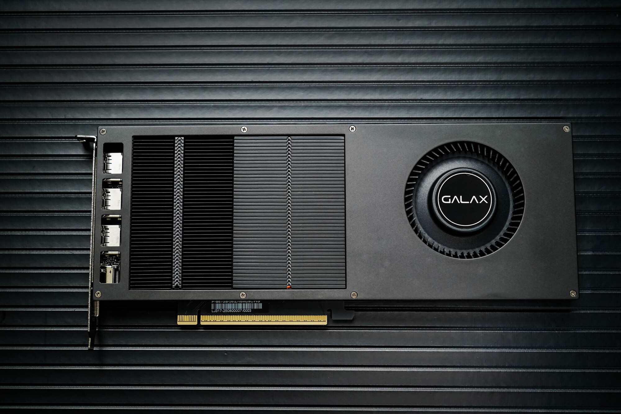 ӰGeForce RTX 5060 Ti ˫MAXԿ 20mm ɶ칤