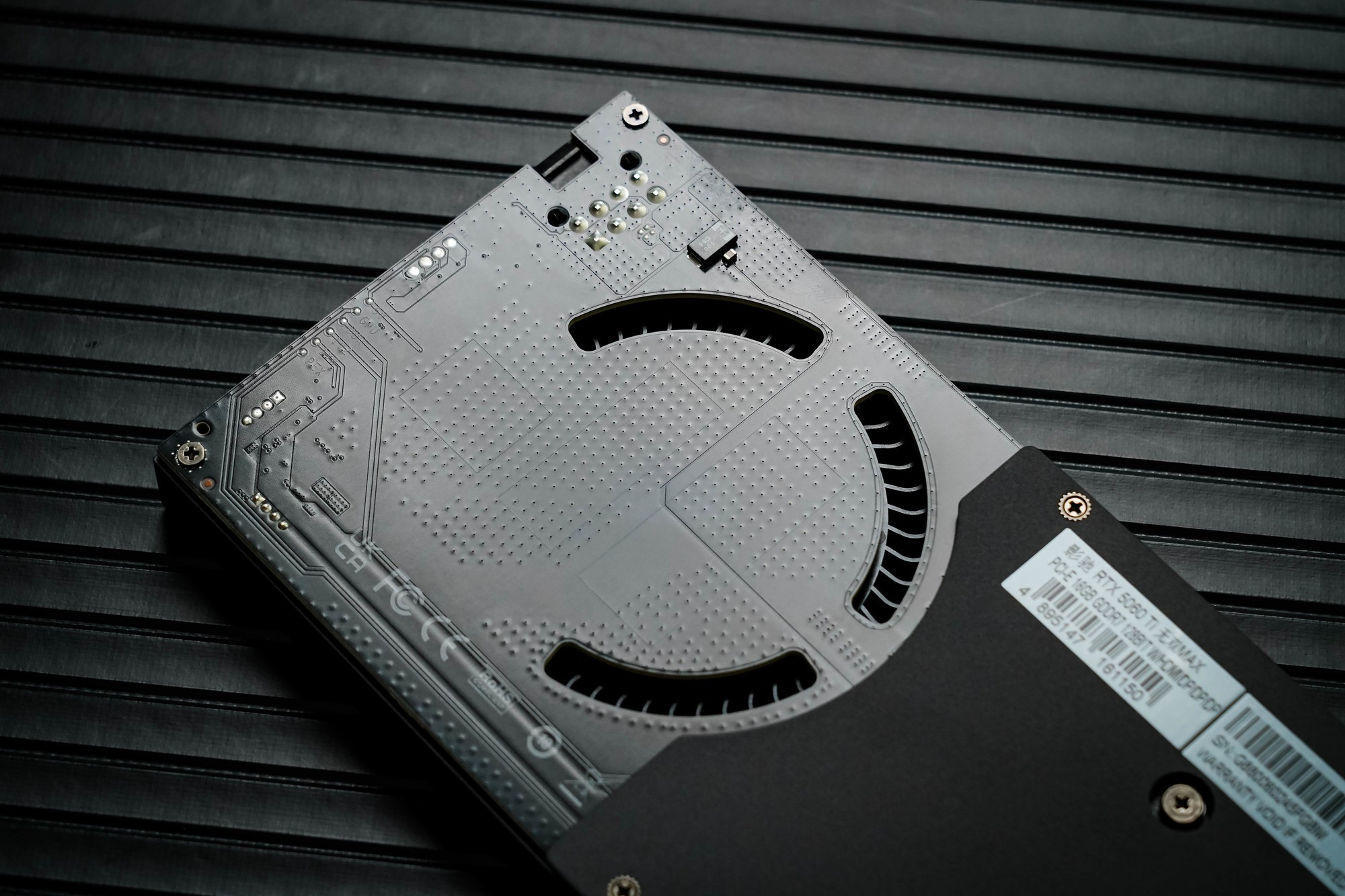 ӰGeForce RTX 5060 Ti ˫MAXԿ 20mm ɶ칤