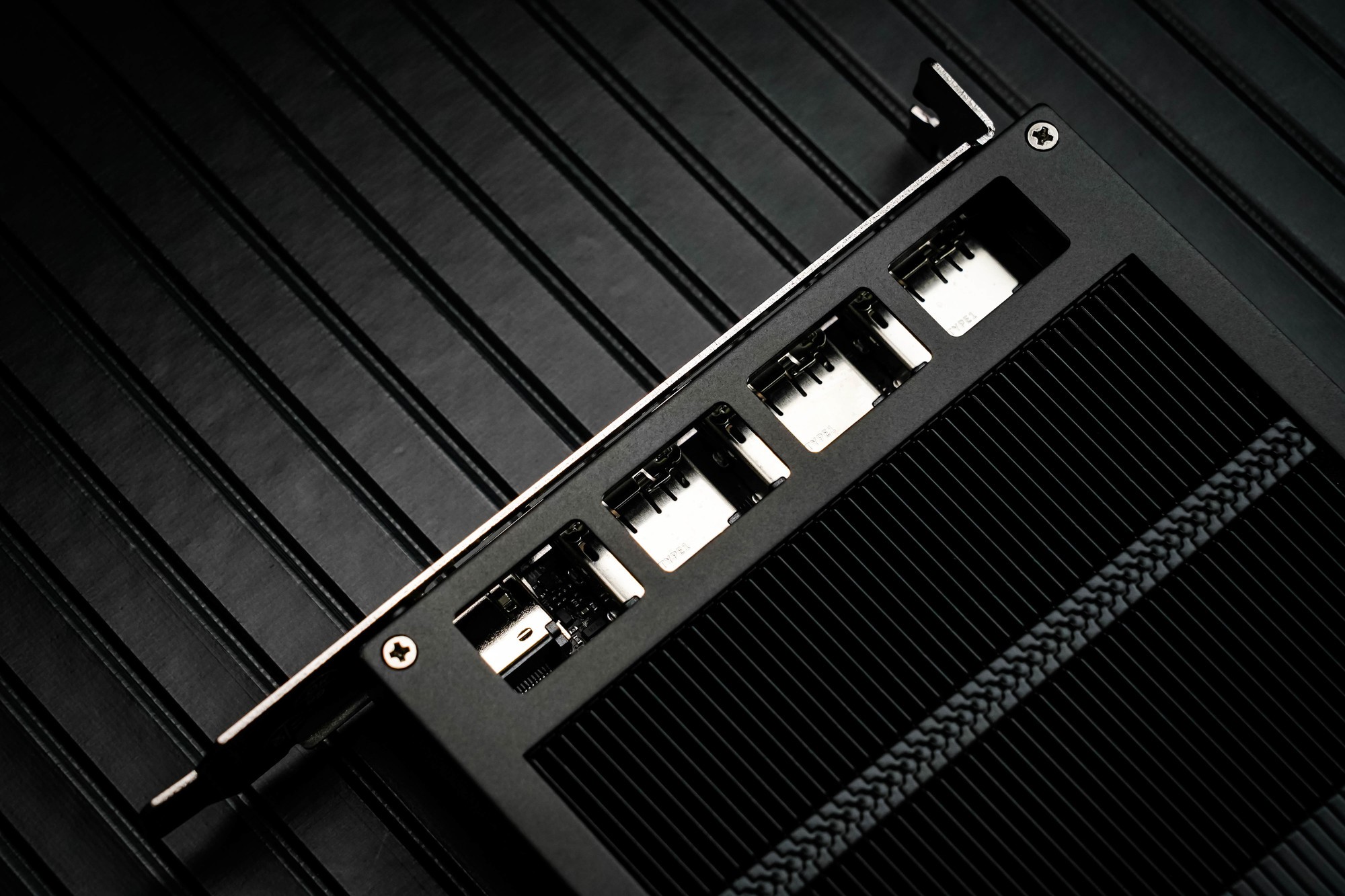 ӰGeForce RTX 5060 Ti ˫MAXԿ 20mm ɶ칤