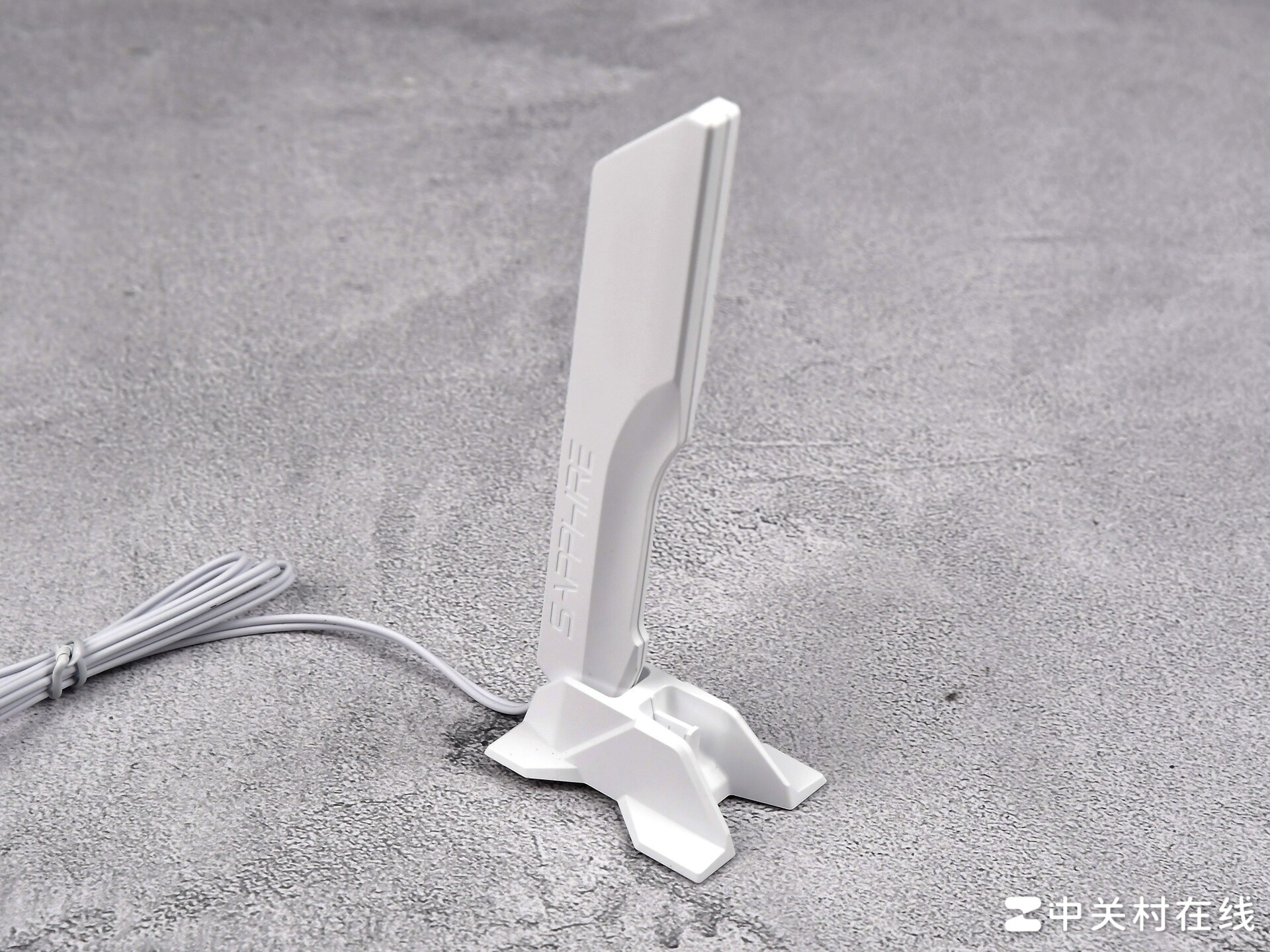 支持背插显卡!蓝宝石 NITRO+ 氮动极光 X870EA PhantomLink PE主板评测