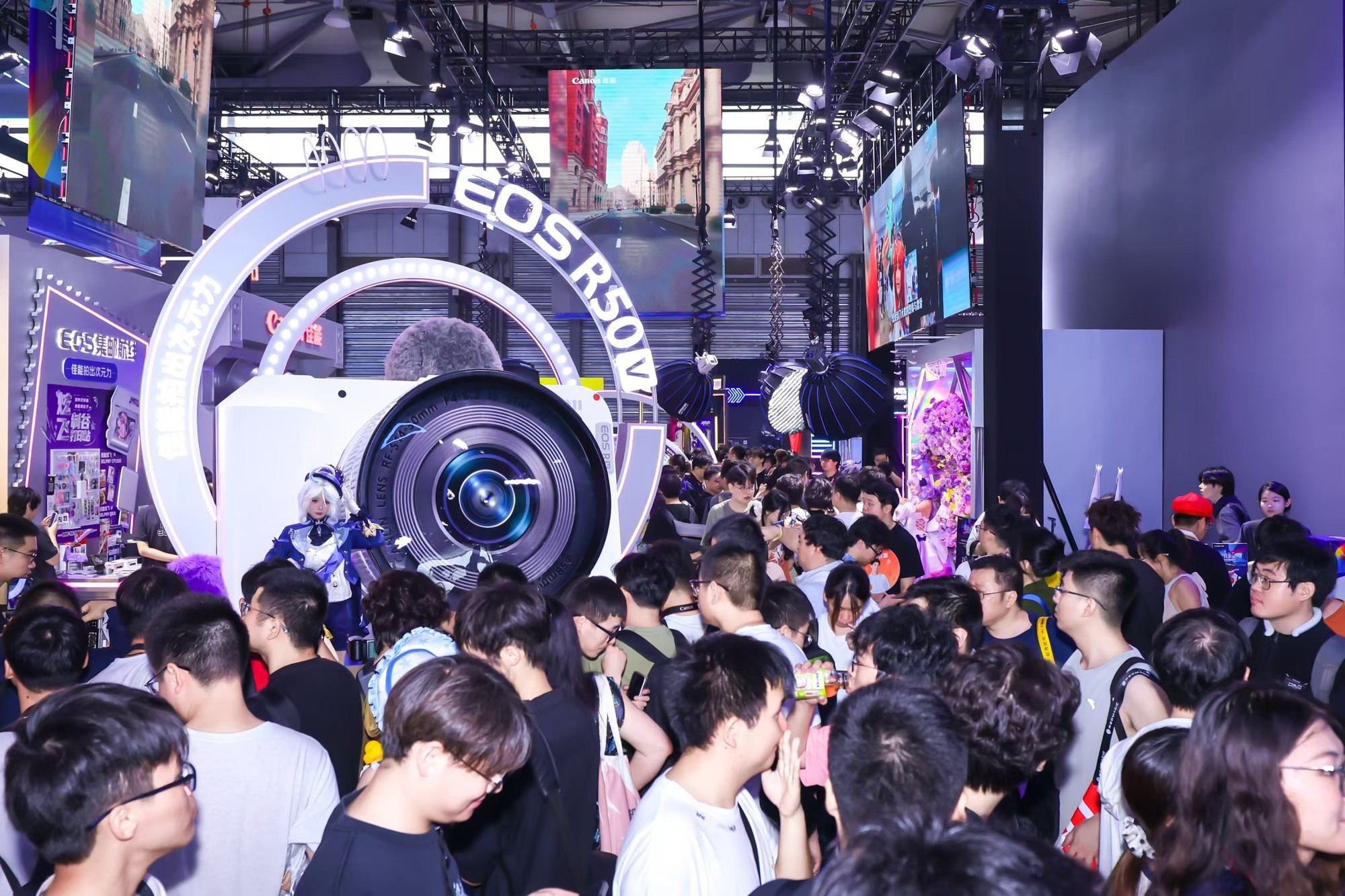 ��Ӱ���� �������� ChinaJoy2025����չ̨����ʵ��