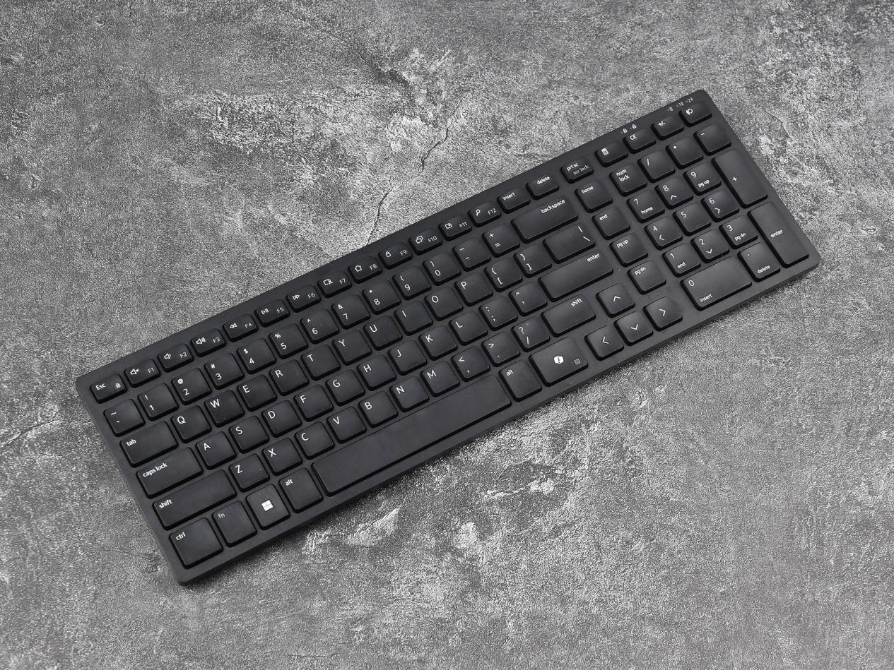 打造全维度静音办公体验 戴尔WL7024降噪耳机/KM555静音键鼠评测