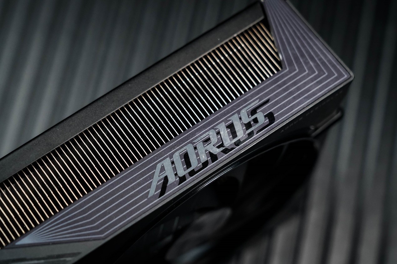 技嘉AORUS GeForce RTX 5060 Ti ELITE 小雕16G评测:时尚静音的2K游戏神卡