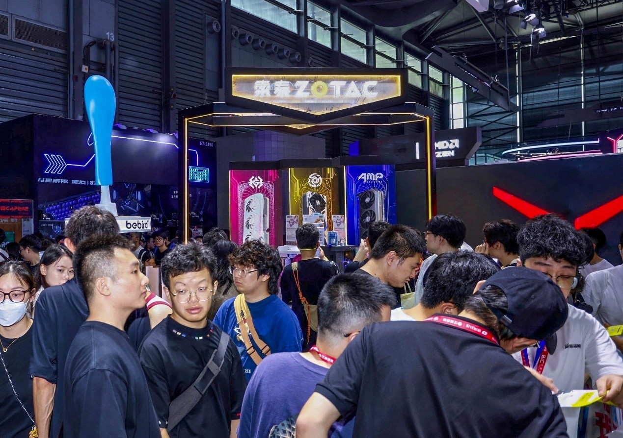 RTX 5080ɫѧ̫˧ ChinaJoy2025̩չ̨