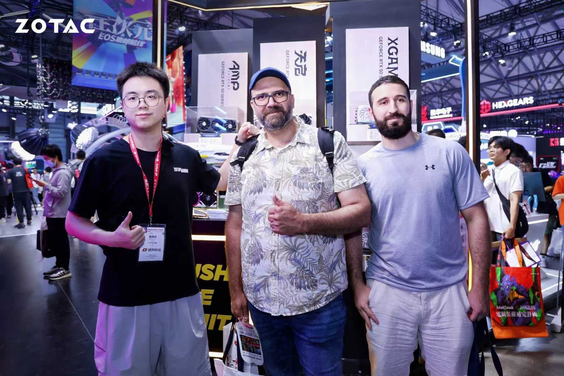 RTX 5080ɫѧ̫˧ ChinaJoy2025̩չ̨