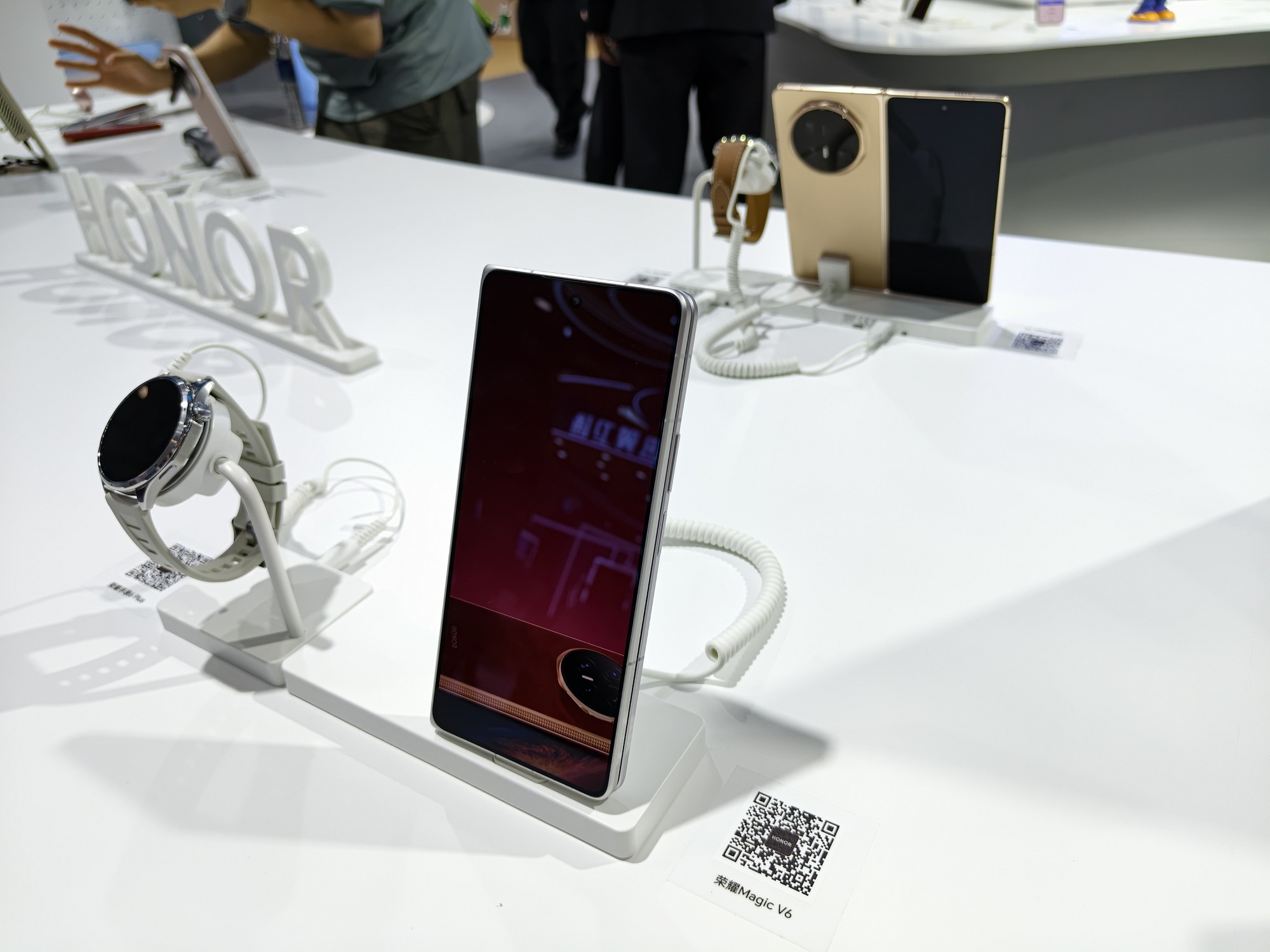 2026�Ϻ�MWC ��ҫչ̨�ٱ� Ʒ��ḻ�Ƽ���ʮ��