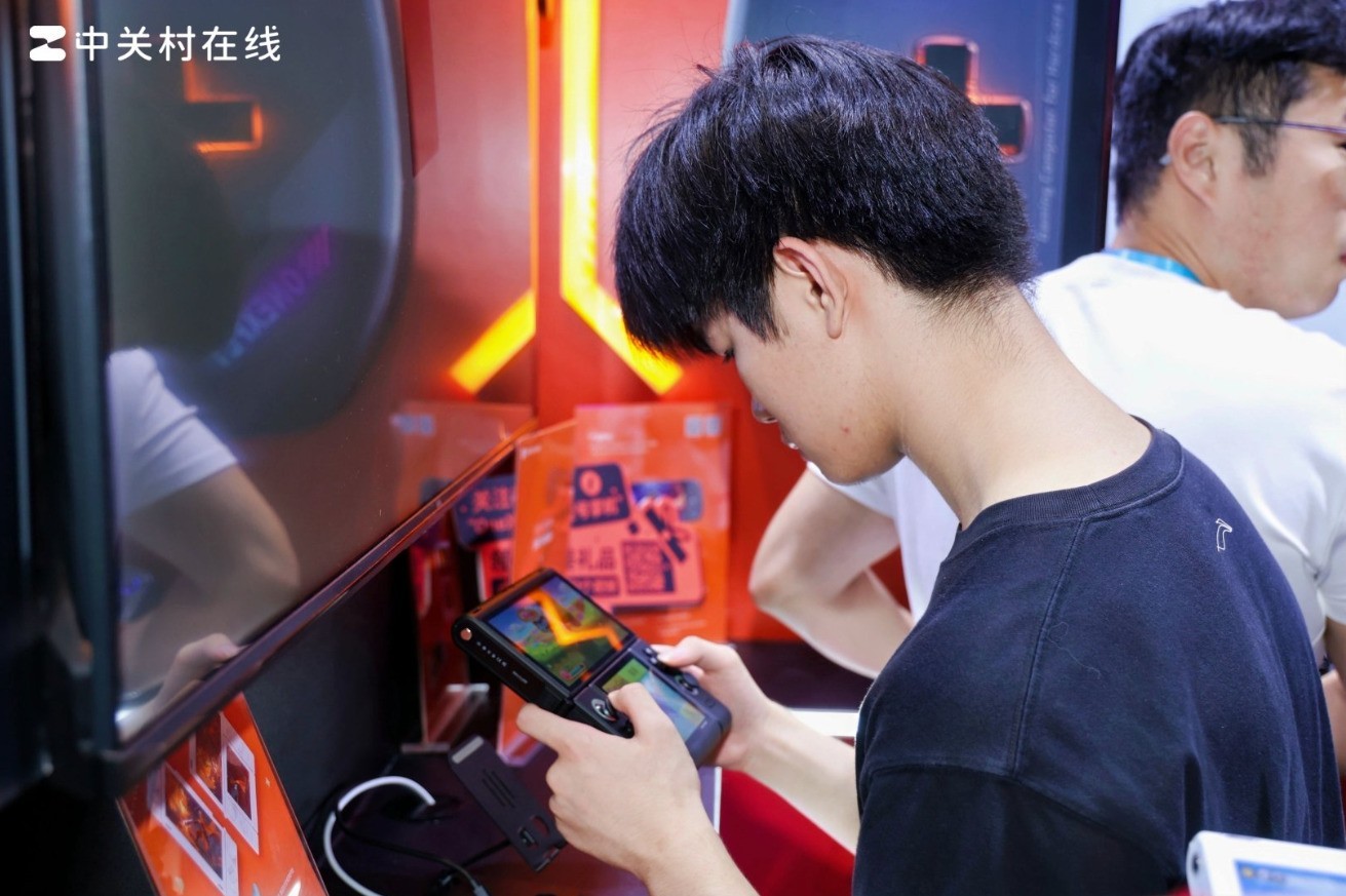 OneXPlayer闪耀Bilibili World 2025，展台人气爆棚引狂欢