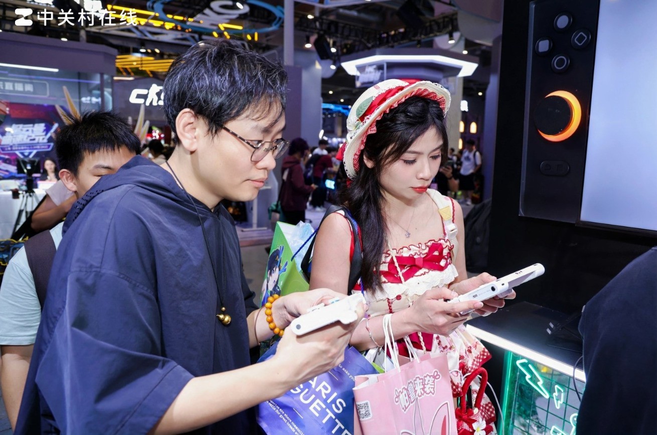 OneXPlayer闪耀Bilibili World 2025，展台人气爆棚引狂欢