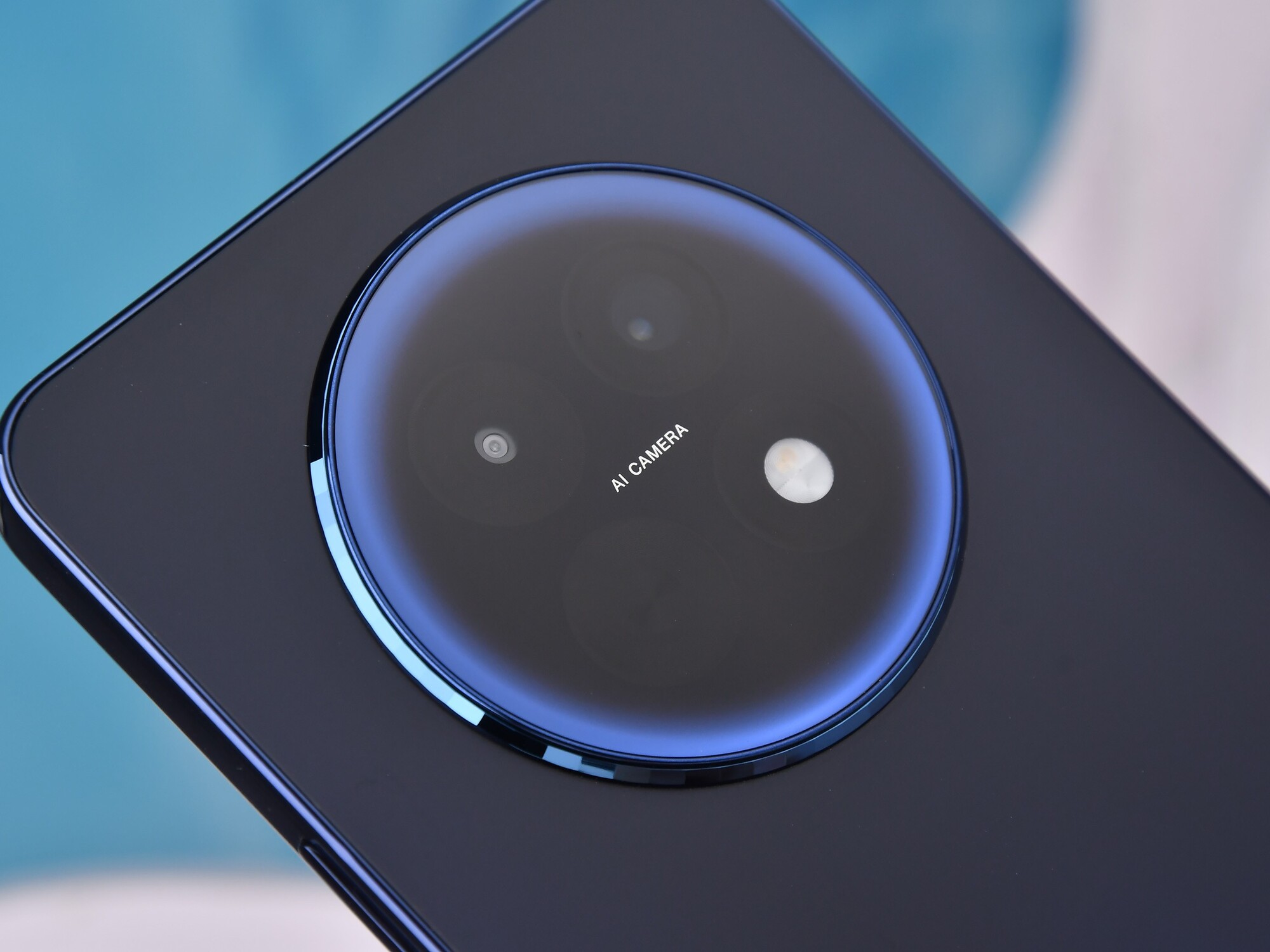 手机满级防水到底有多强?泡澡游泳真能放心用?