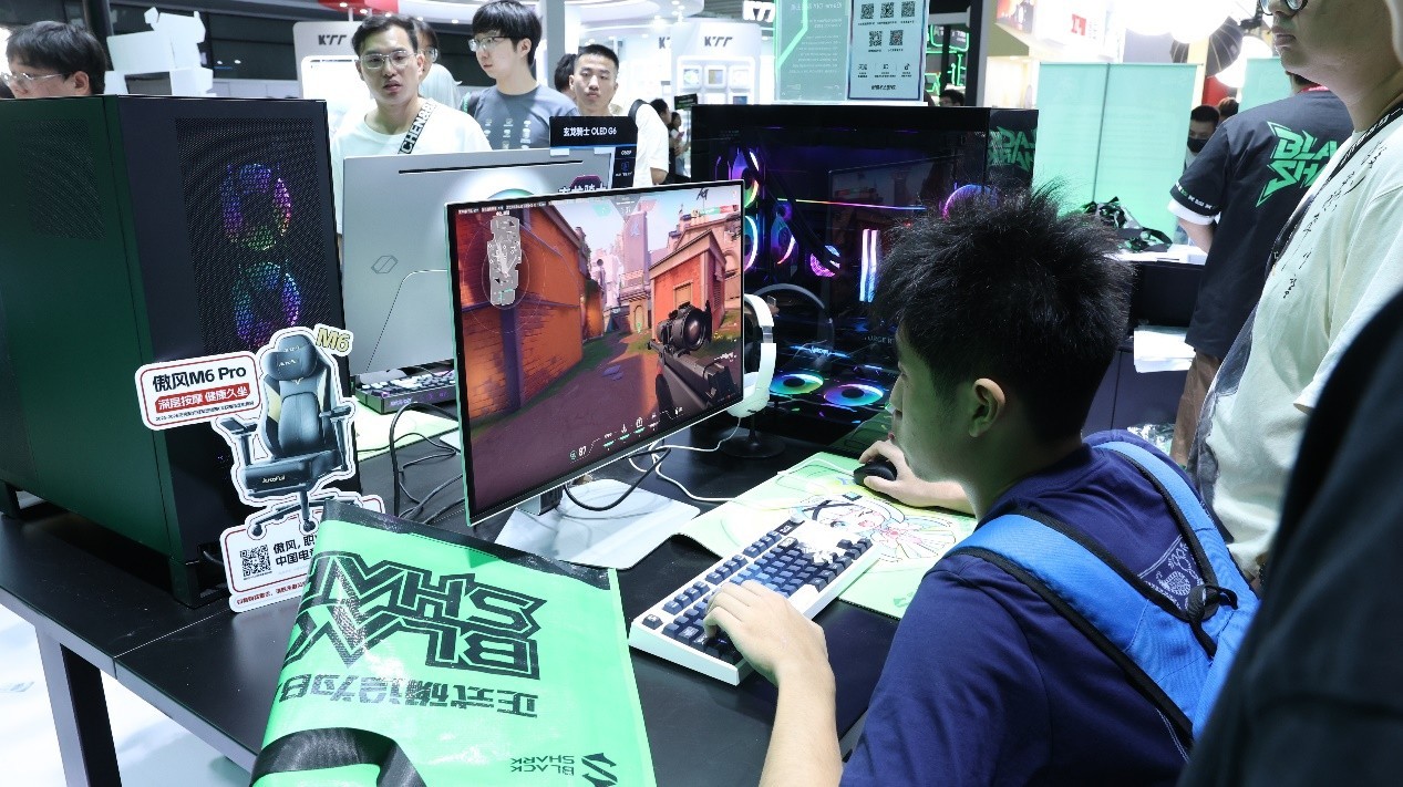 游戏利器!七彩虹iGame显卡及笔记本装备亮相2025 ChinaJoy