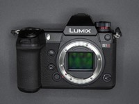  187 million pixels is no gimmick to show you the real strength of Panasonic S1R
