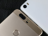 尖Phone对决:双摄荣耀V8对比小米手机5