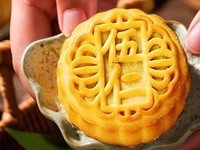  Who is buying the 100 yuan mooncakes?