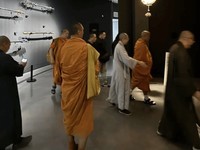 《黑神话:悟空艺术展引泰僧关注》