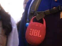 JBL推出新款Clip 5音箱：空间更大、音质更动听