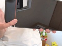玩家安装Joy-Con 2手柄时意外夹伤手指
