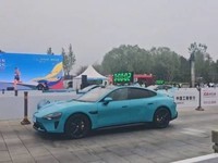 全球首个!人形机器人半程马拉松在北京亦庄开跑