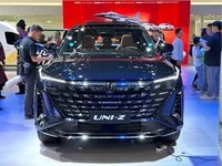 2025重庆车展:长安UNI-Z PHEV亮相,售价12.69万起