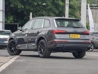2025款奥迪Q7新增45 TFSI S line运动型上市