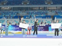 2025世界人形机器人运动会:宇树三队包揽百米障碍赛前三