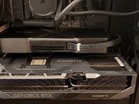 RTX 5090����˫�۾��� vs ����OC�Ĳ۾��ްԣ������ɢ�����ȡ�᣿